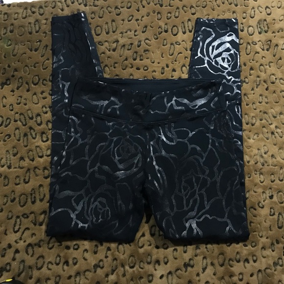 3pc Black Rose Matching Fabletics Bundle - Picture 5 of 11